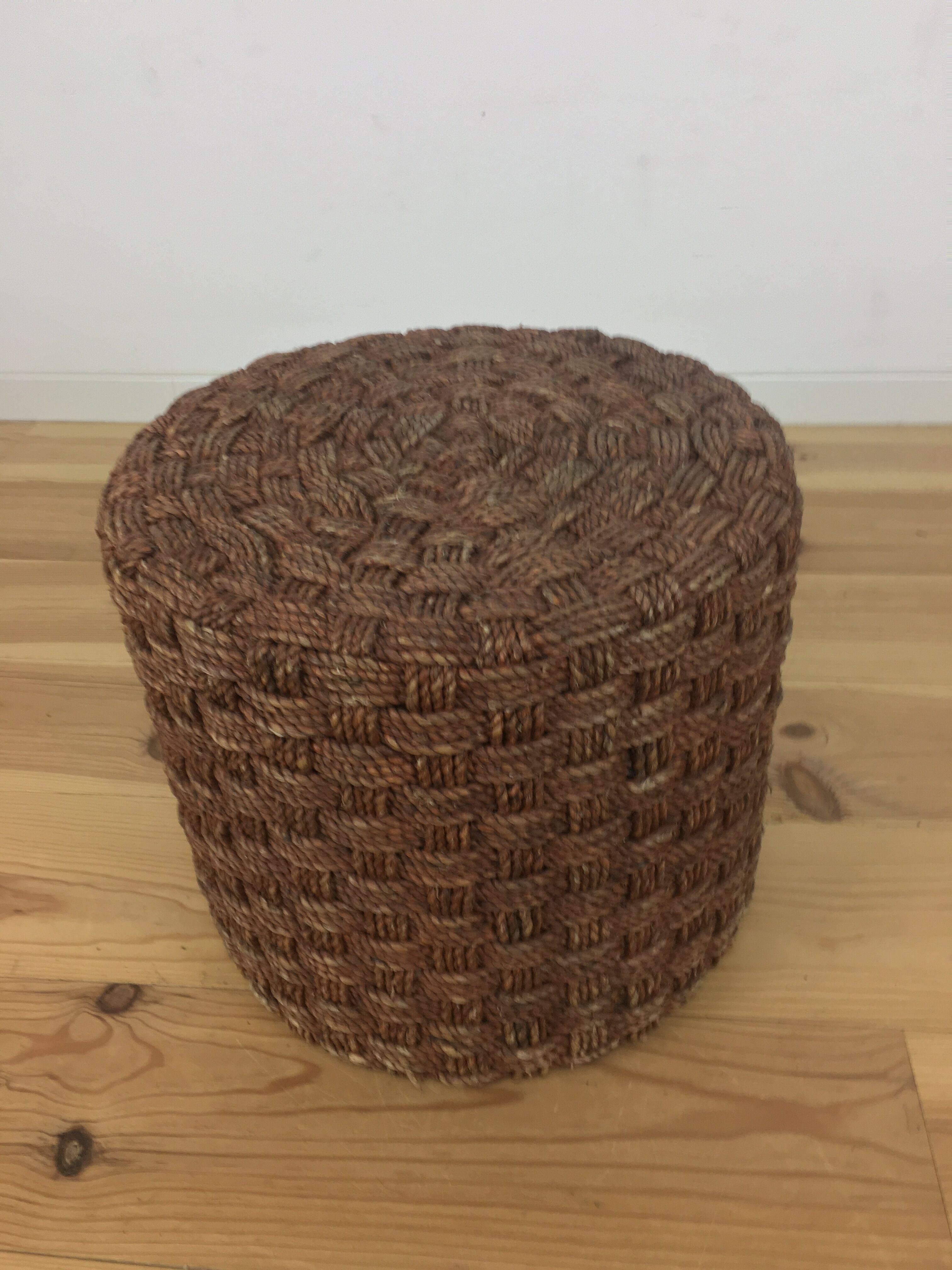 Straw rope pouf