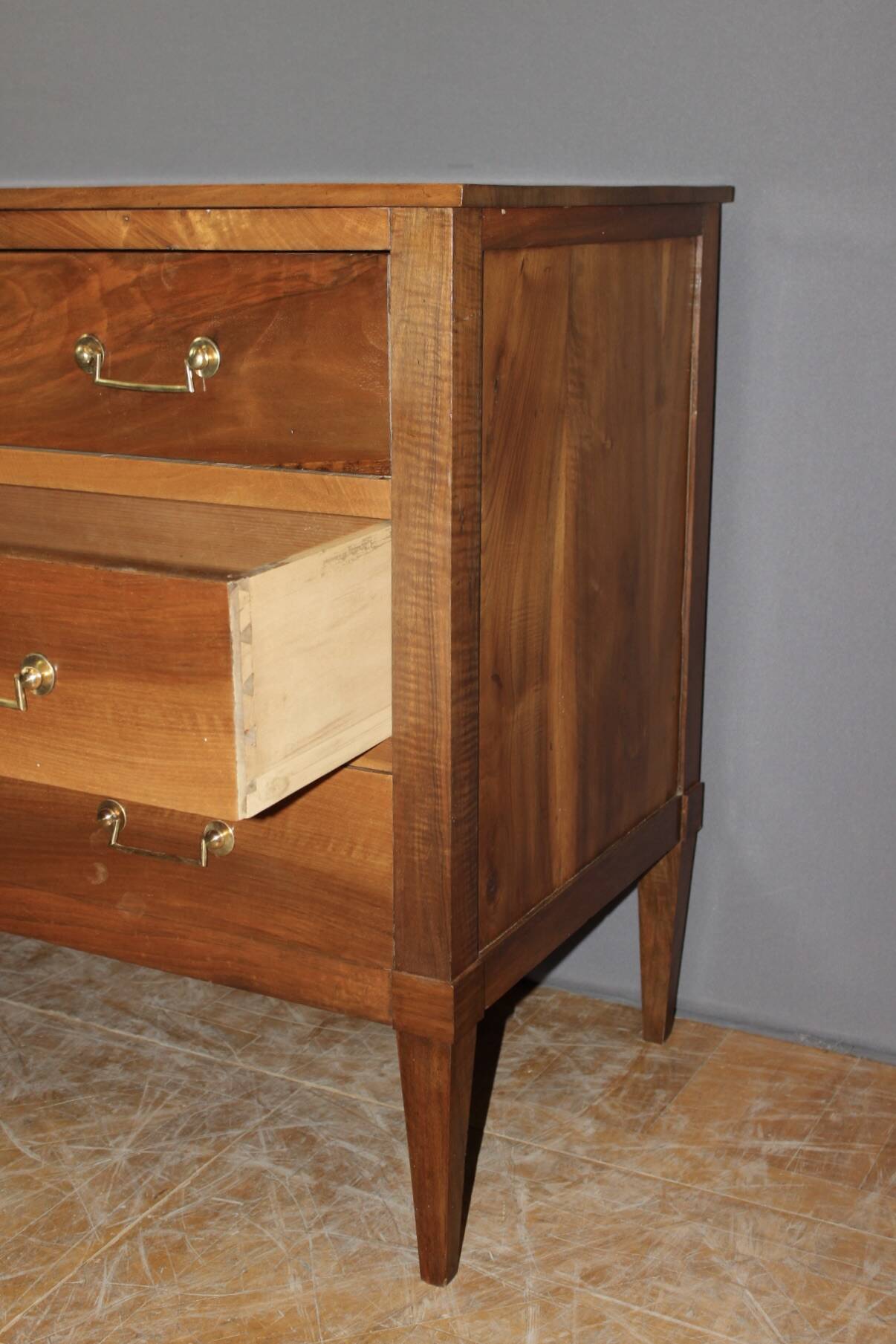 Commode Directoire en noyer début XIX