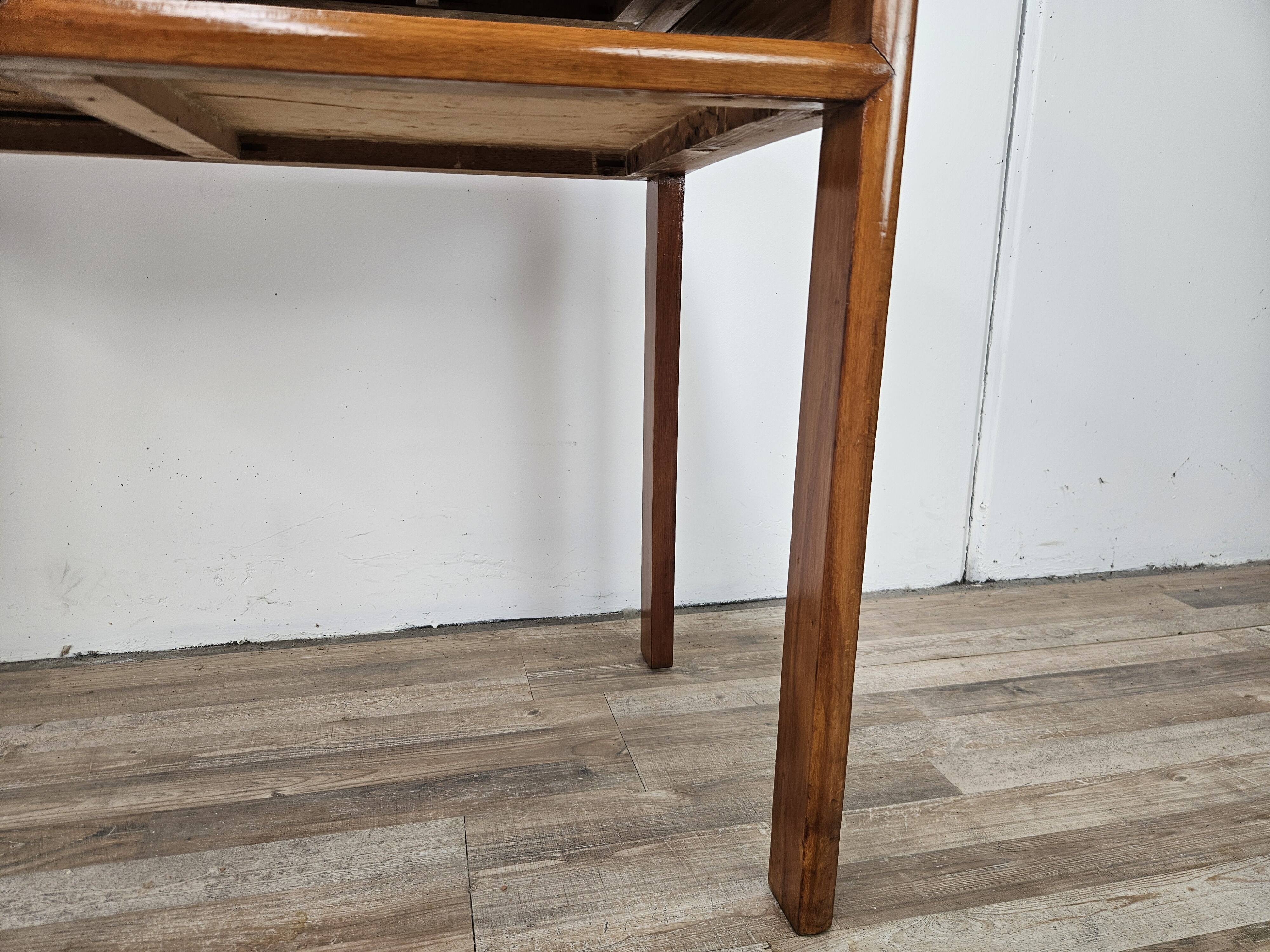 1950s Art Decò writing desk in walnut burl and blond walnut