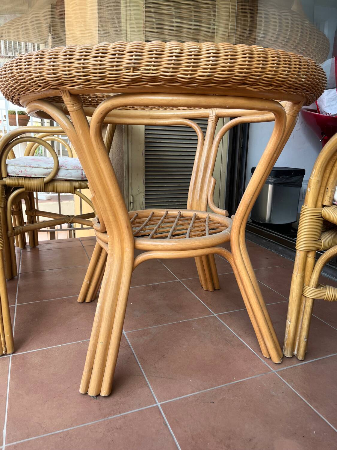 Table de terrasse et ses chaises