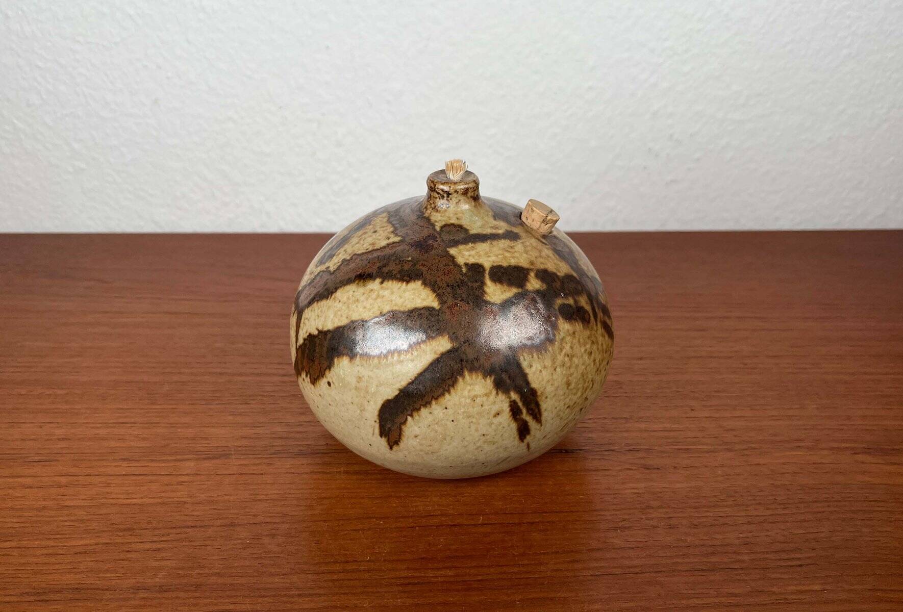 Mid-century Danish studio ceramic oil lamp by Aage Würtz, 1960s.