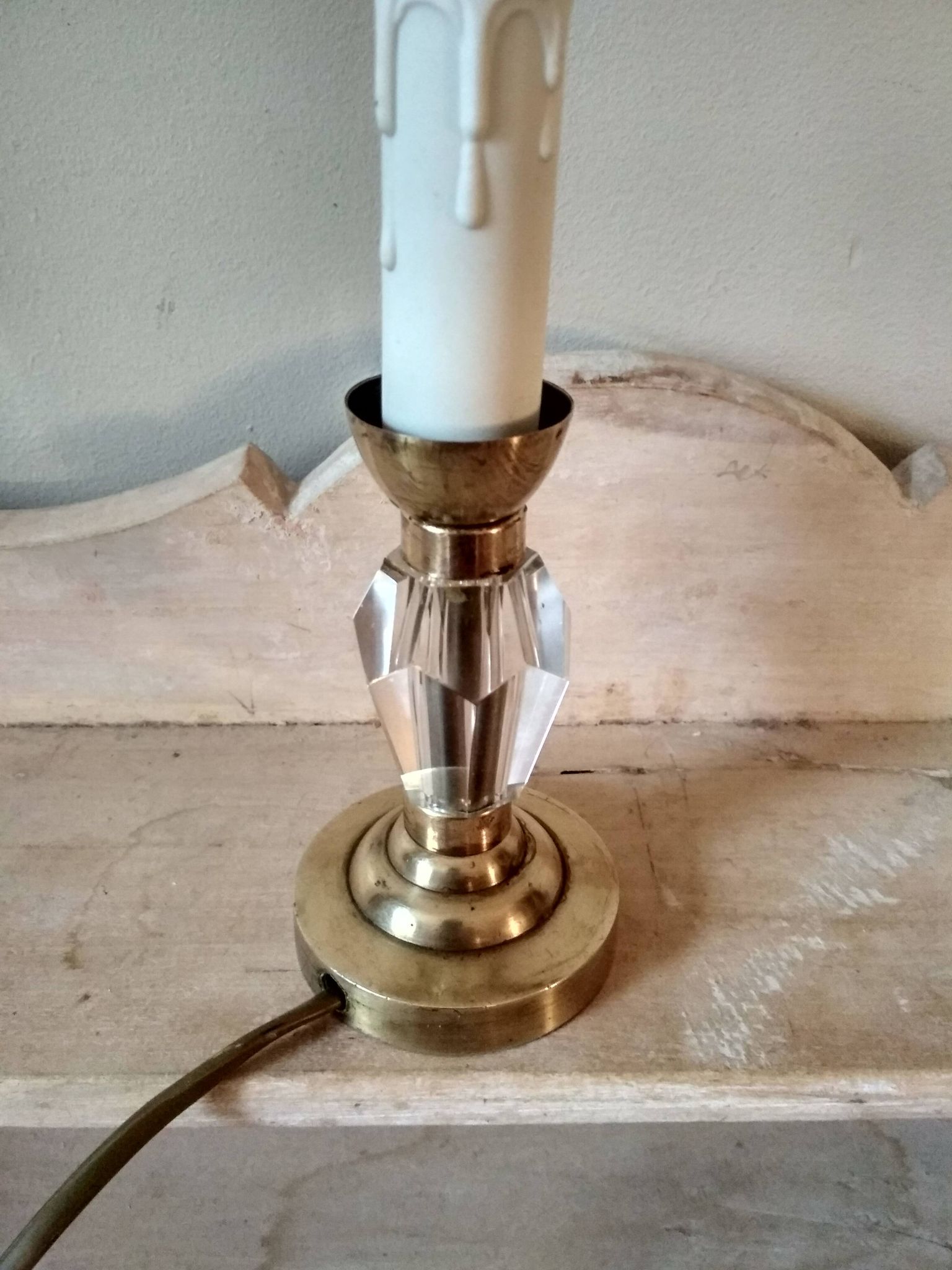 Petite lampe de chevet années 40 - pied en verre taillé et laiton