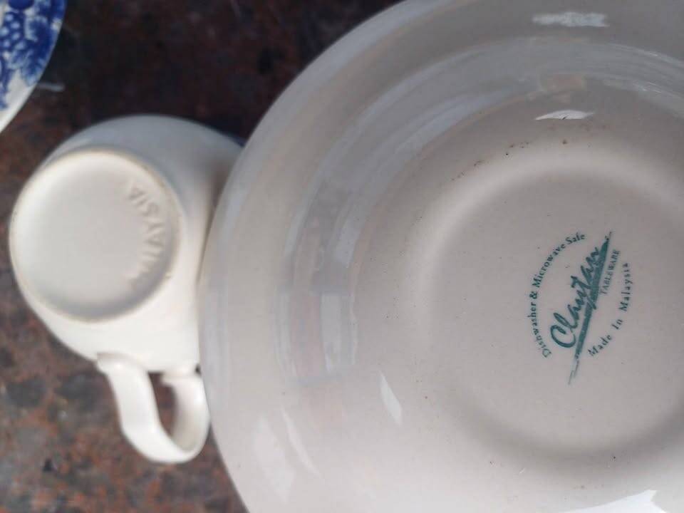 Set of 2 vintage tea or coffee cups