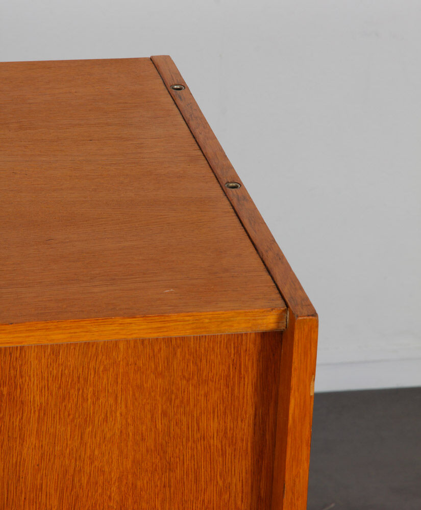 Buffet en placage chêne, modèle U-452, par Jiri Jiroutek pour Interier Praha, 1960