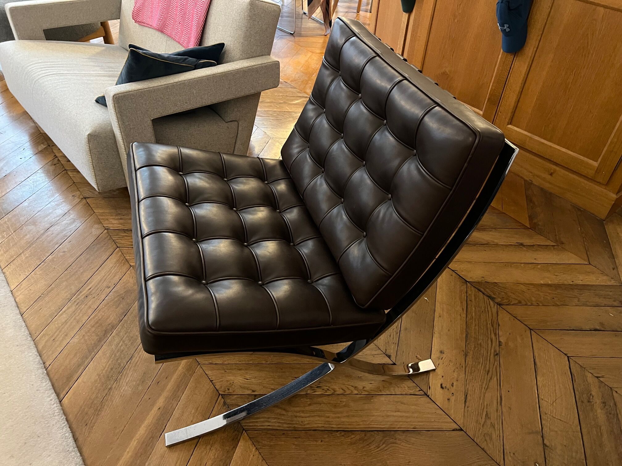 Chauffeuse Barcelona original edition by Ludwig Mies Van Der Rohe, Knoll