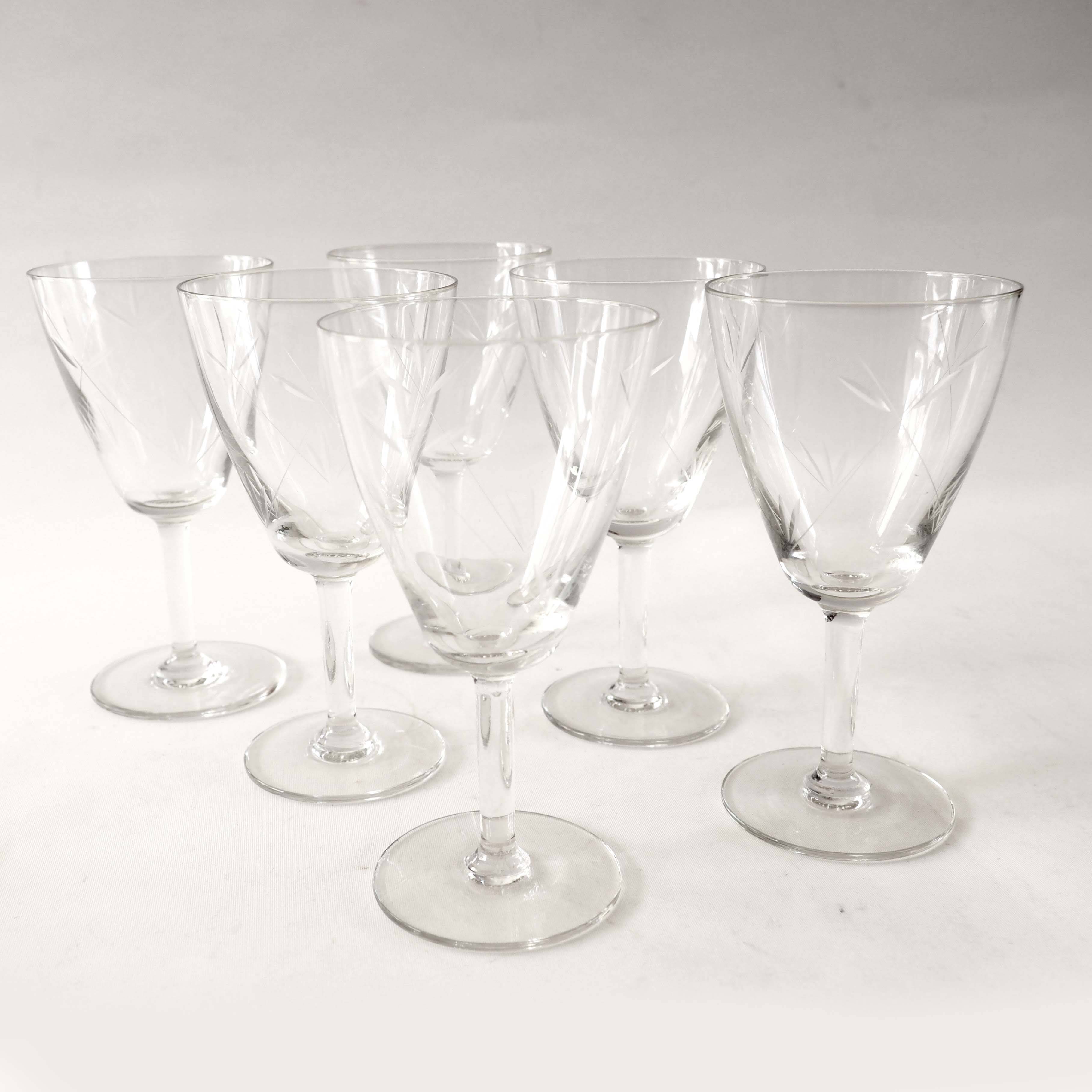 Serie de 6 verres à vin ciselés