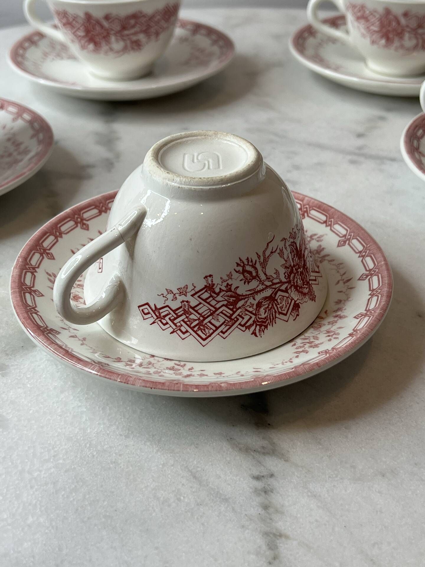 Set of 5 cups and saucers Sarreguemines with red rose decoration.