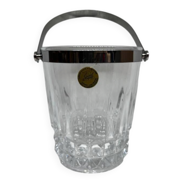 Diamond-cut crystal ice bucket