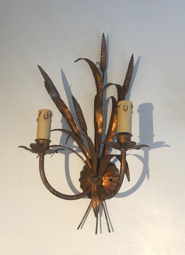 Paire d'appliques en métal doré aux epis de blé. travail français. vers 1970