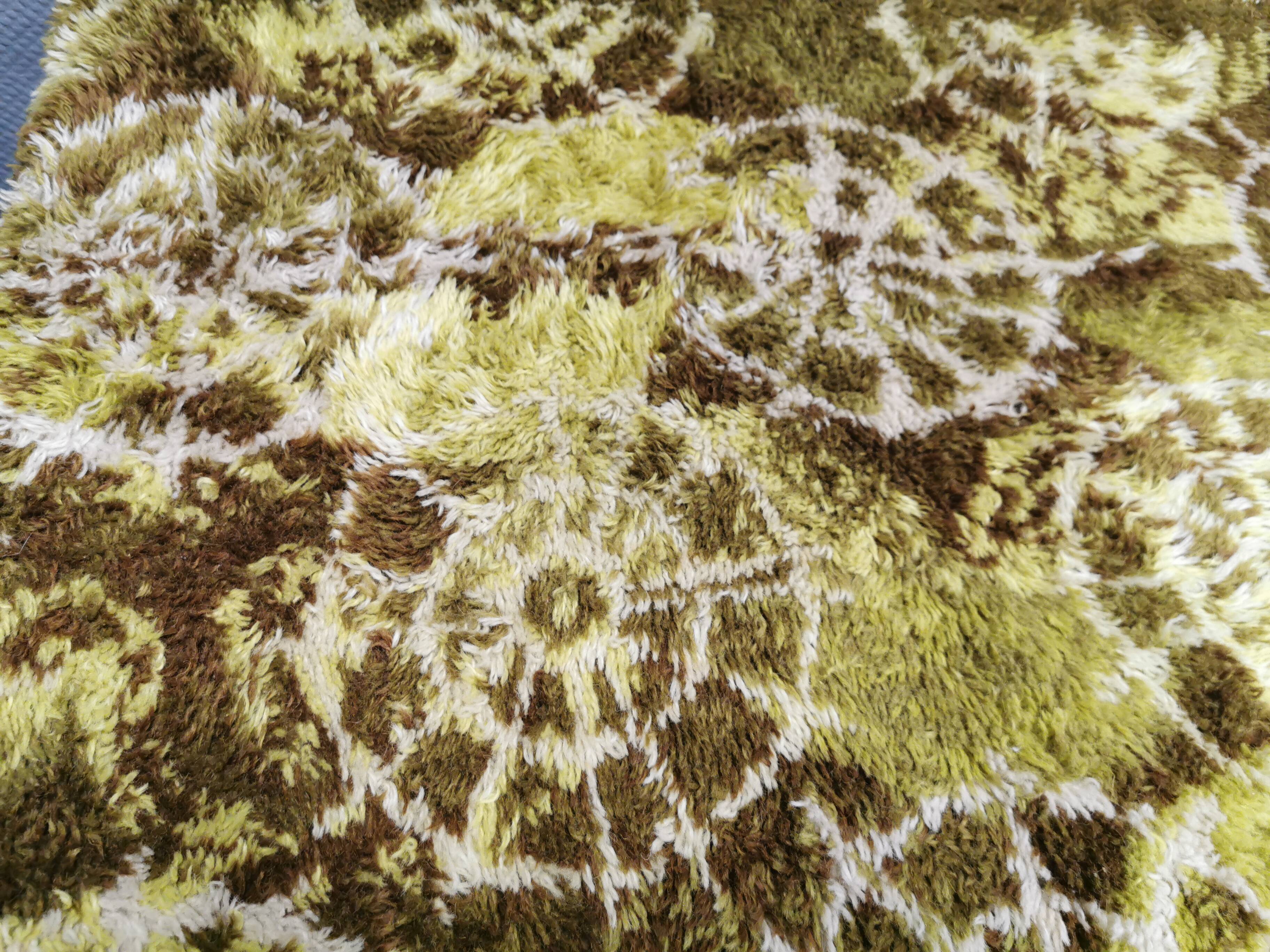 Swedish wool rya rug. Estimated from the 1970-80s.