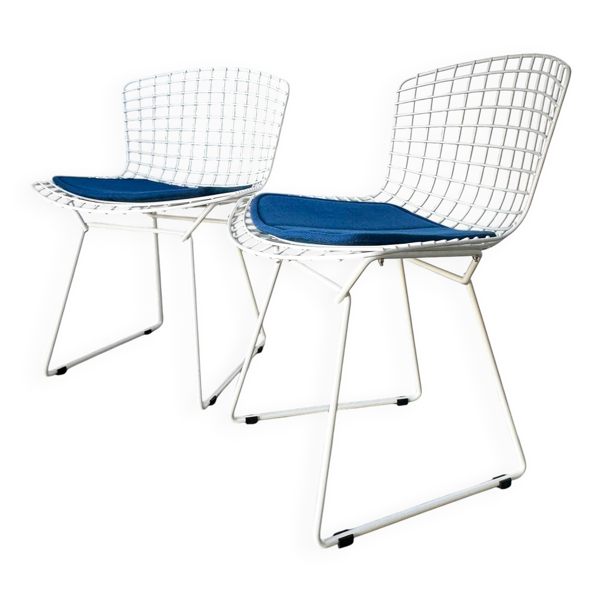 Pair of dining chairs 420 by Harry Bertoia for Knoll International, 1970s.