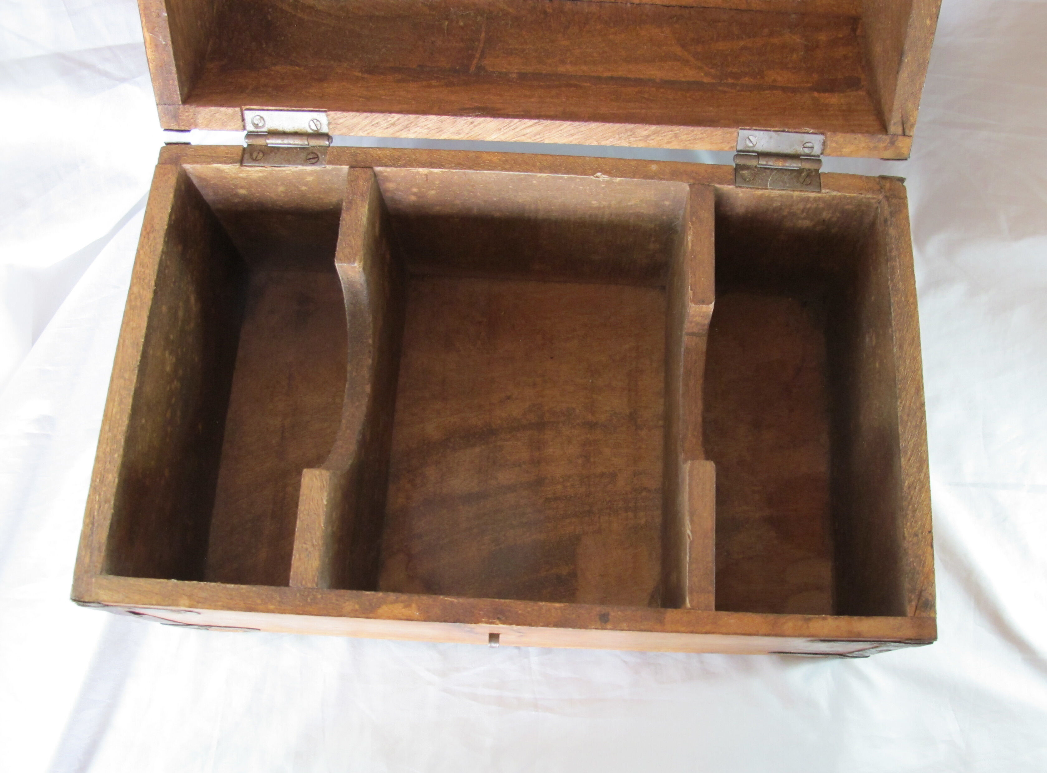 Wooden bottle holder box