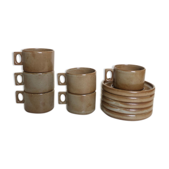 Set of 6 cups and saucers in res due