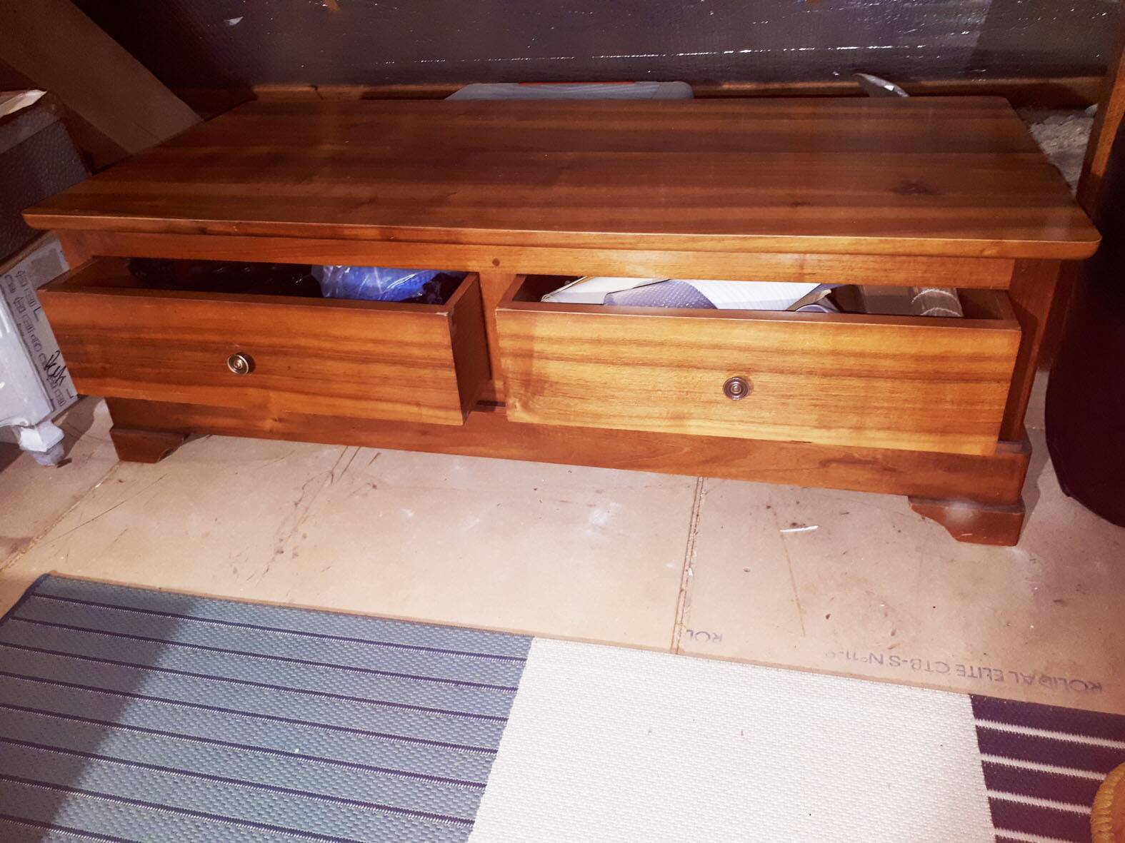 Coffee table in walnut