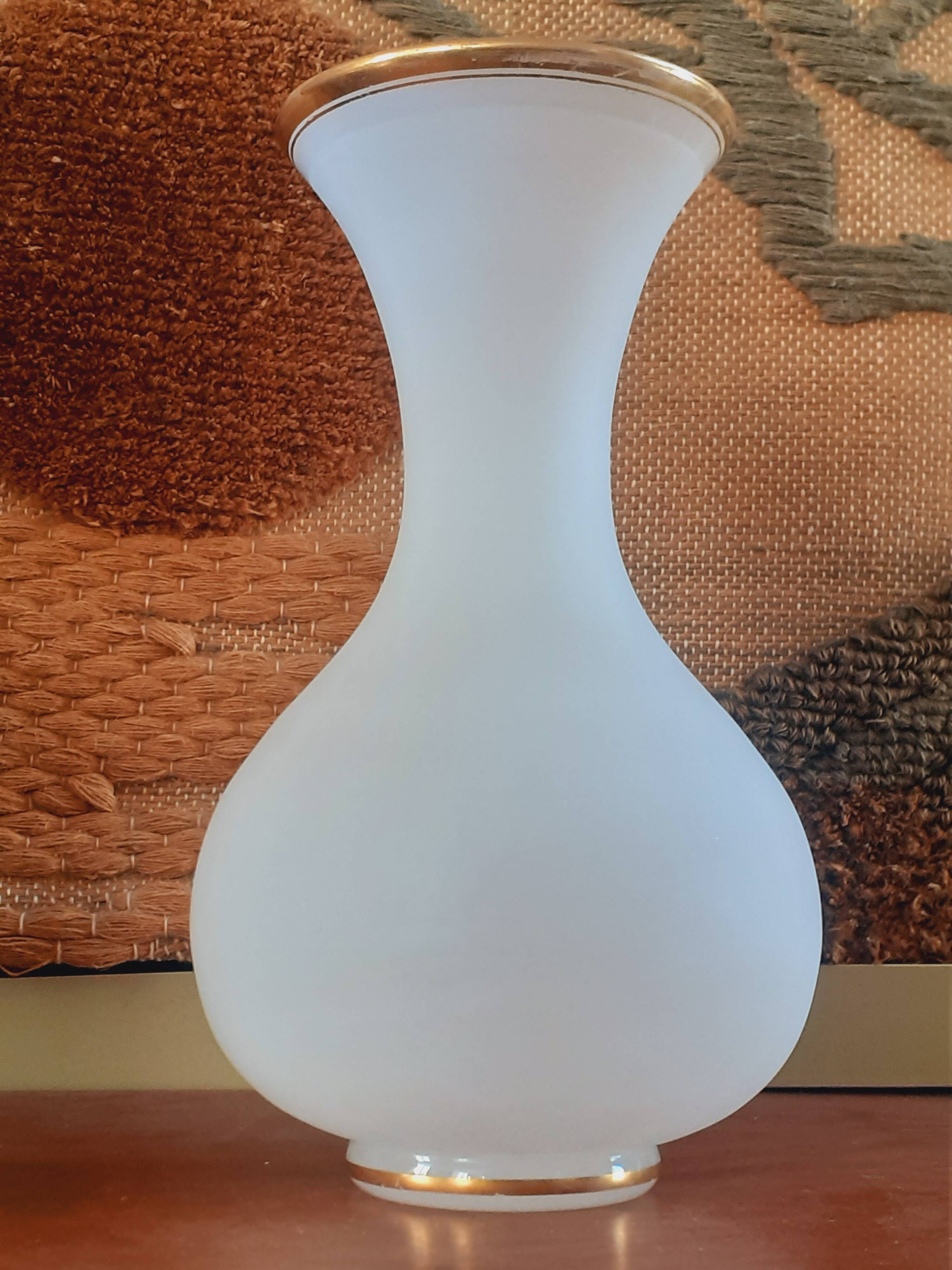 Vase en opaline et dorure début XIX ème