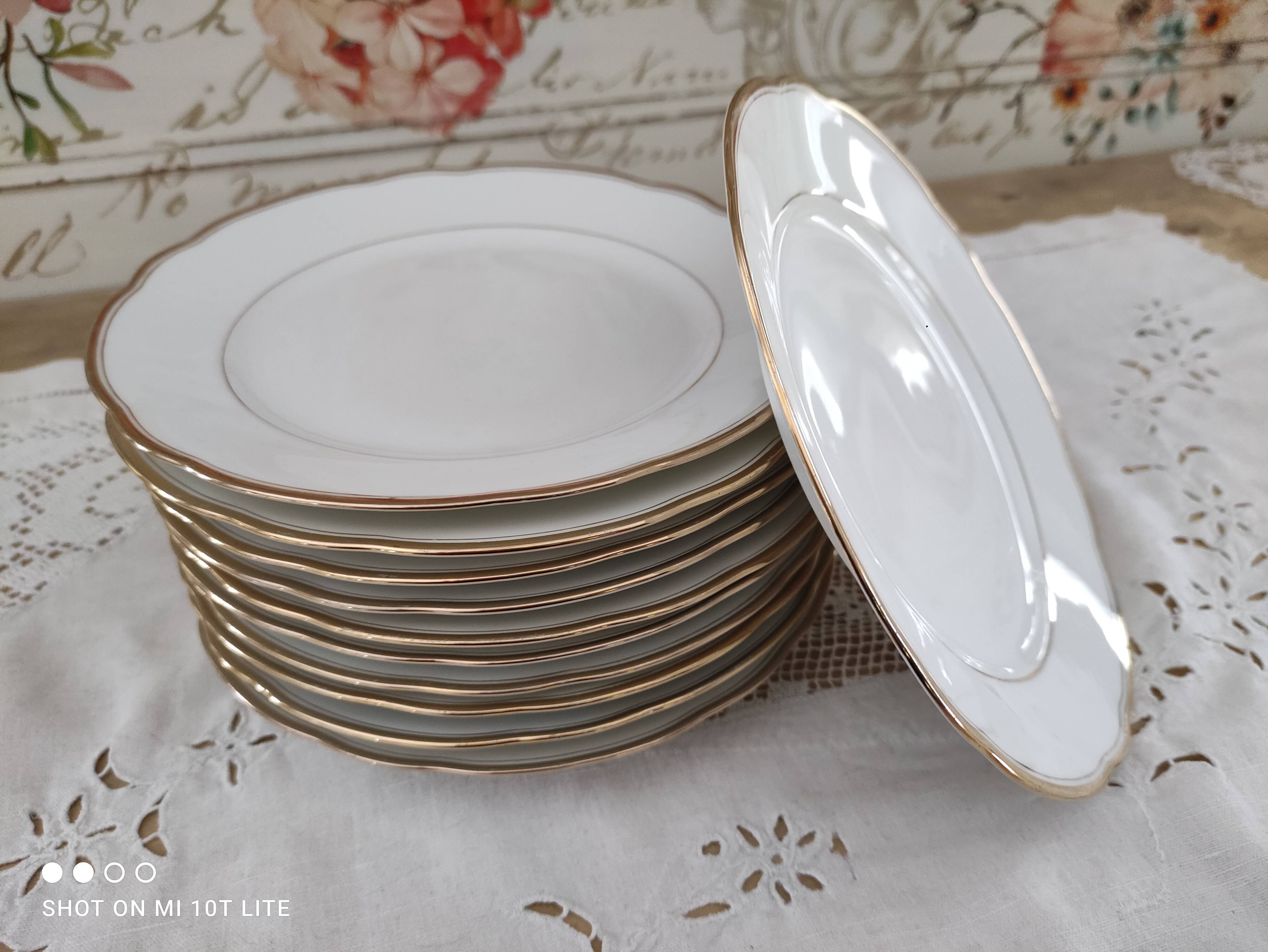 Lot de 11 assiettes à dessert en porcelaine suisse blanche double liseré doré