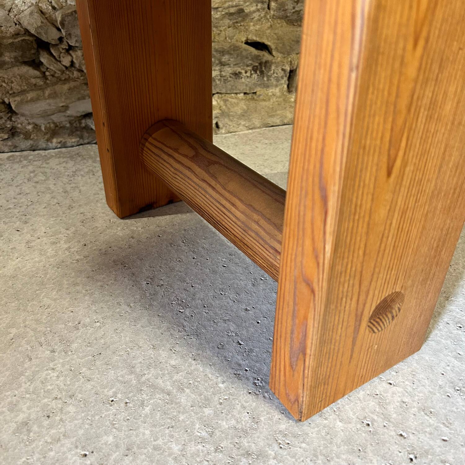 Table basse / banc en pin massif par Sven Larsson