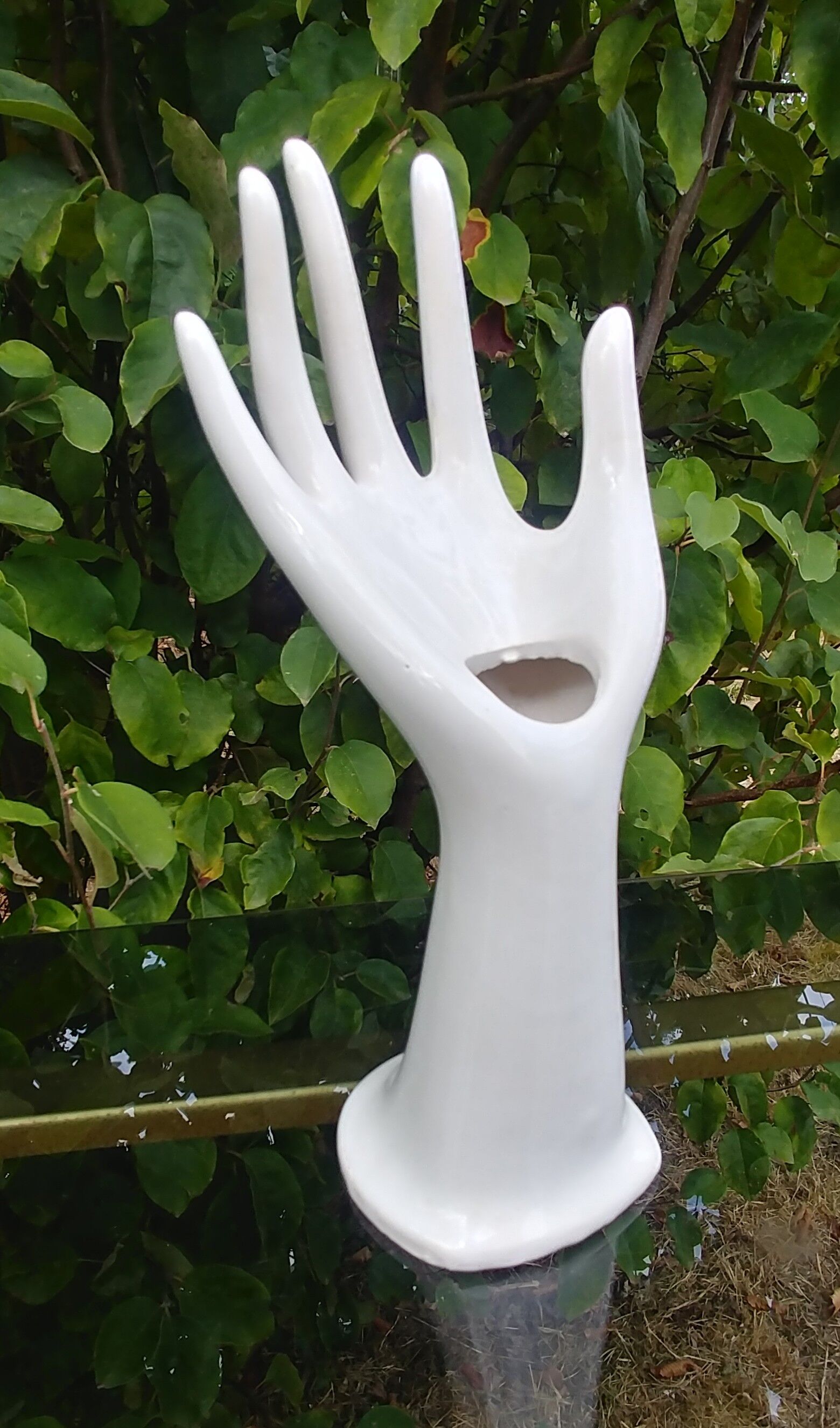 Hand baguier/jewelry holder in vintage white ceramic signed JMR