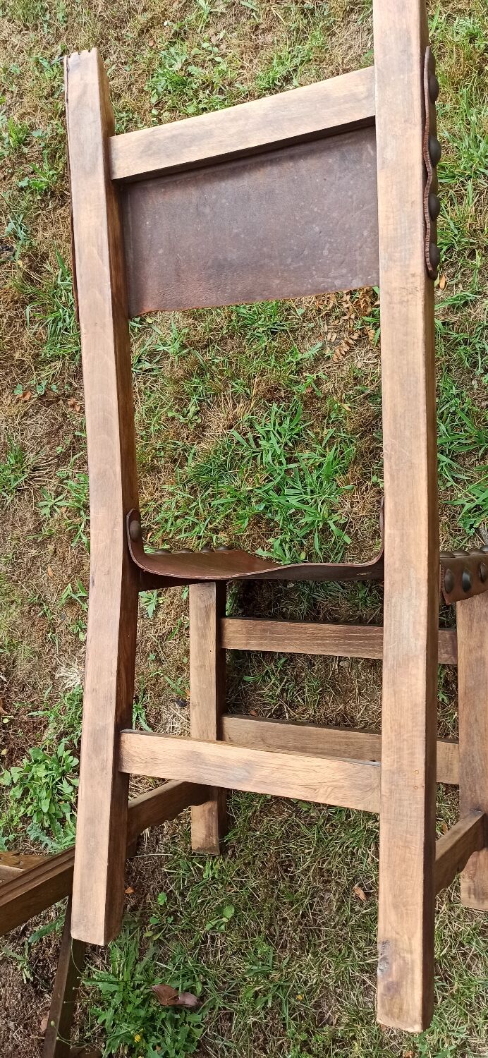 Lot 4 chaises espagnoles en cuir et bois