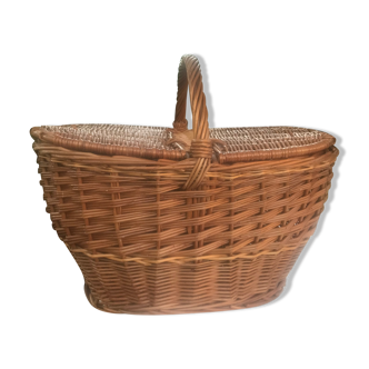 Wicker basket with lid