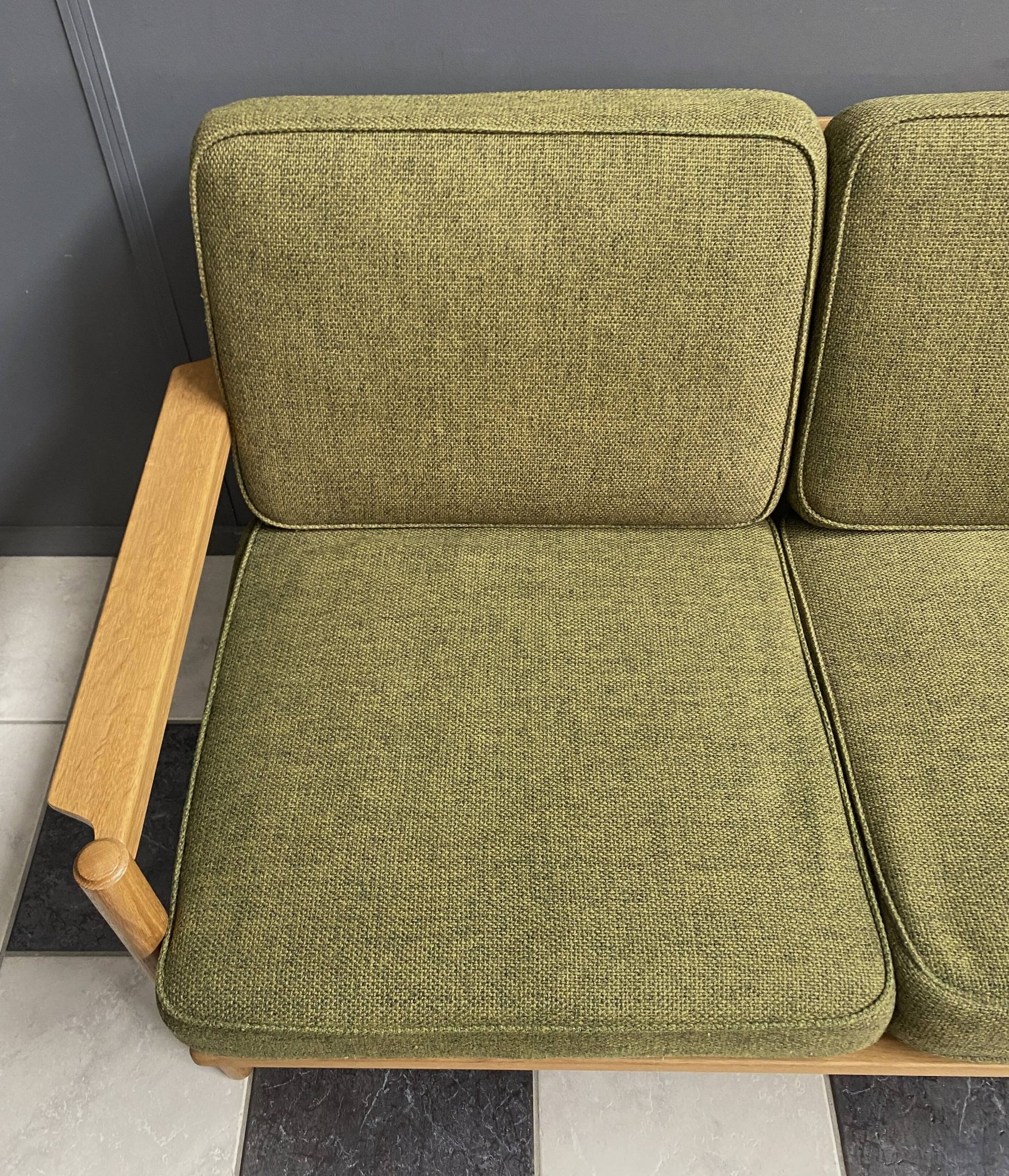 canapé 3 places en tissu vert et bois années 1960