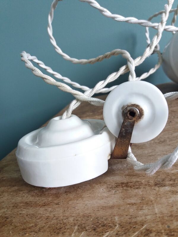 Suspension réglable ''monte et baisse'', rise and fall opaline et porcelaine