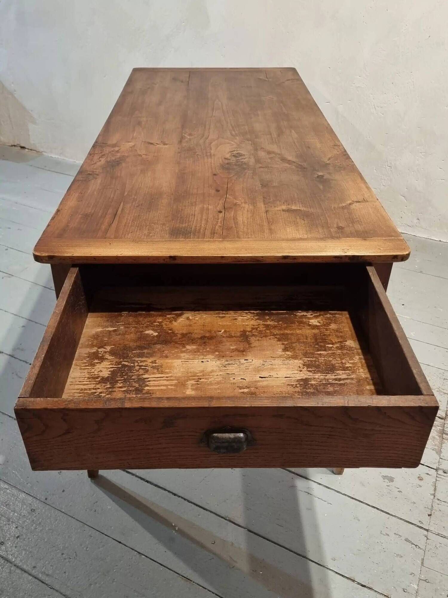 Antique French oak dining table with pine top – 19th century