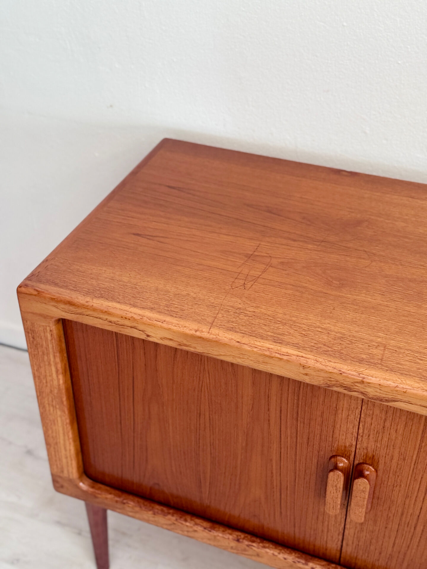 Vintage midcentury teak dressoir