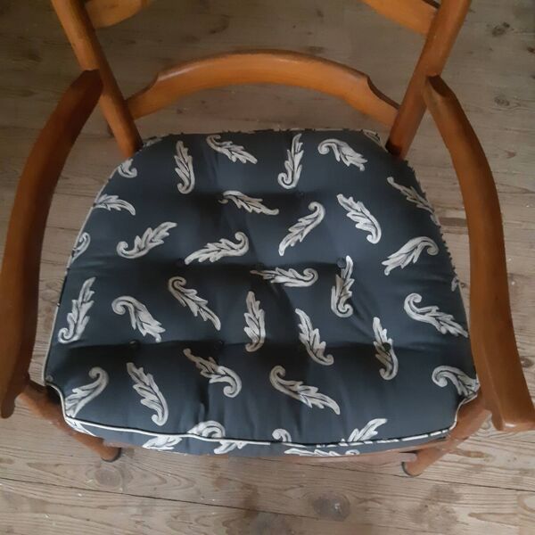 Large fauteuil paillé