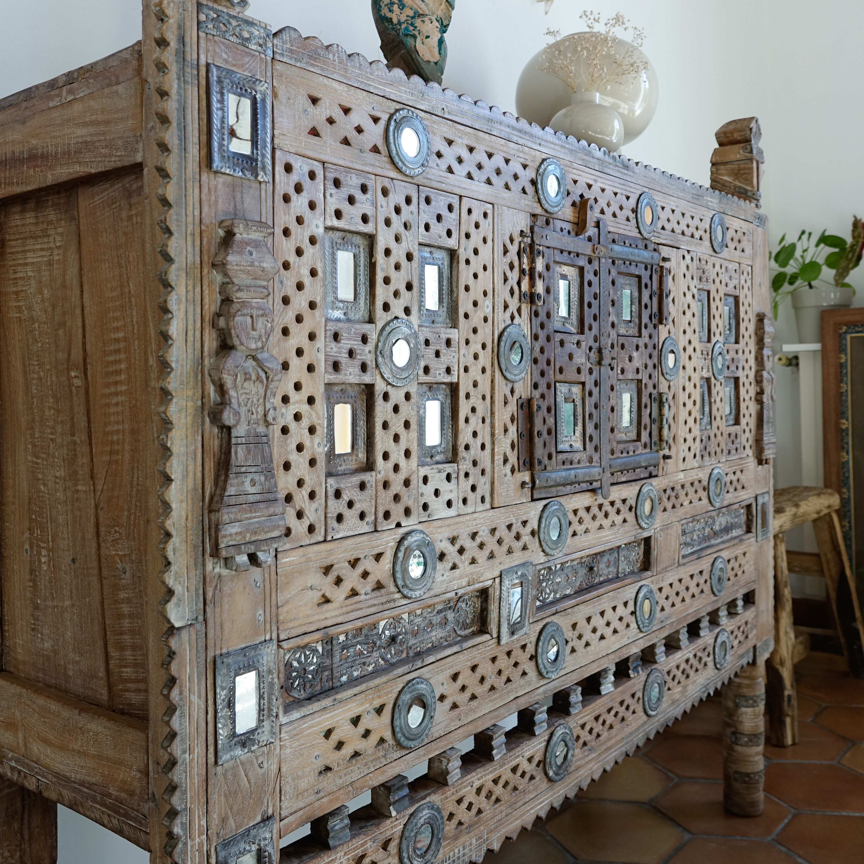 Ancient Indian furniture Damchiya