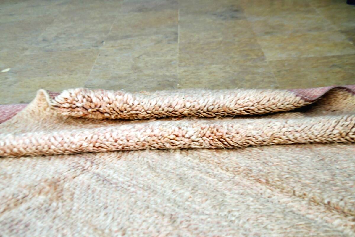 Tapis berbère marocain Beni Mguild vintage 197 x 154 cm
