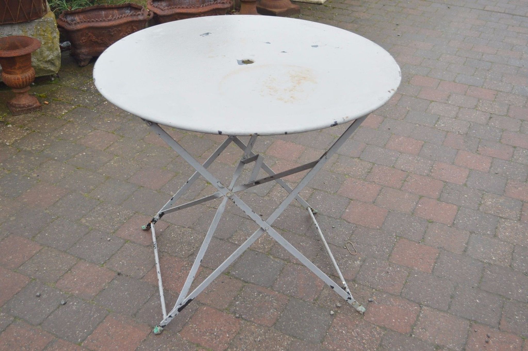 Table de jardin pliante en fer