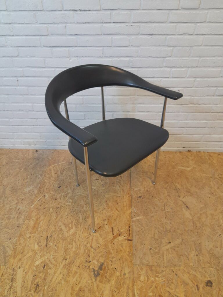 Set of 4 Fasem P40 dining chairs