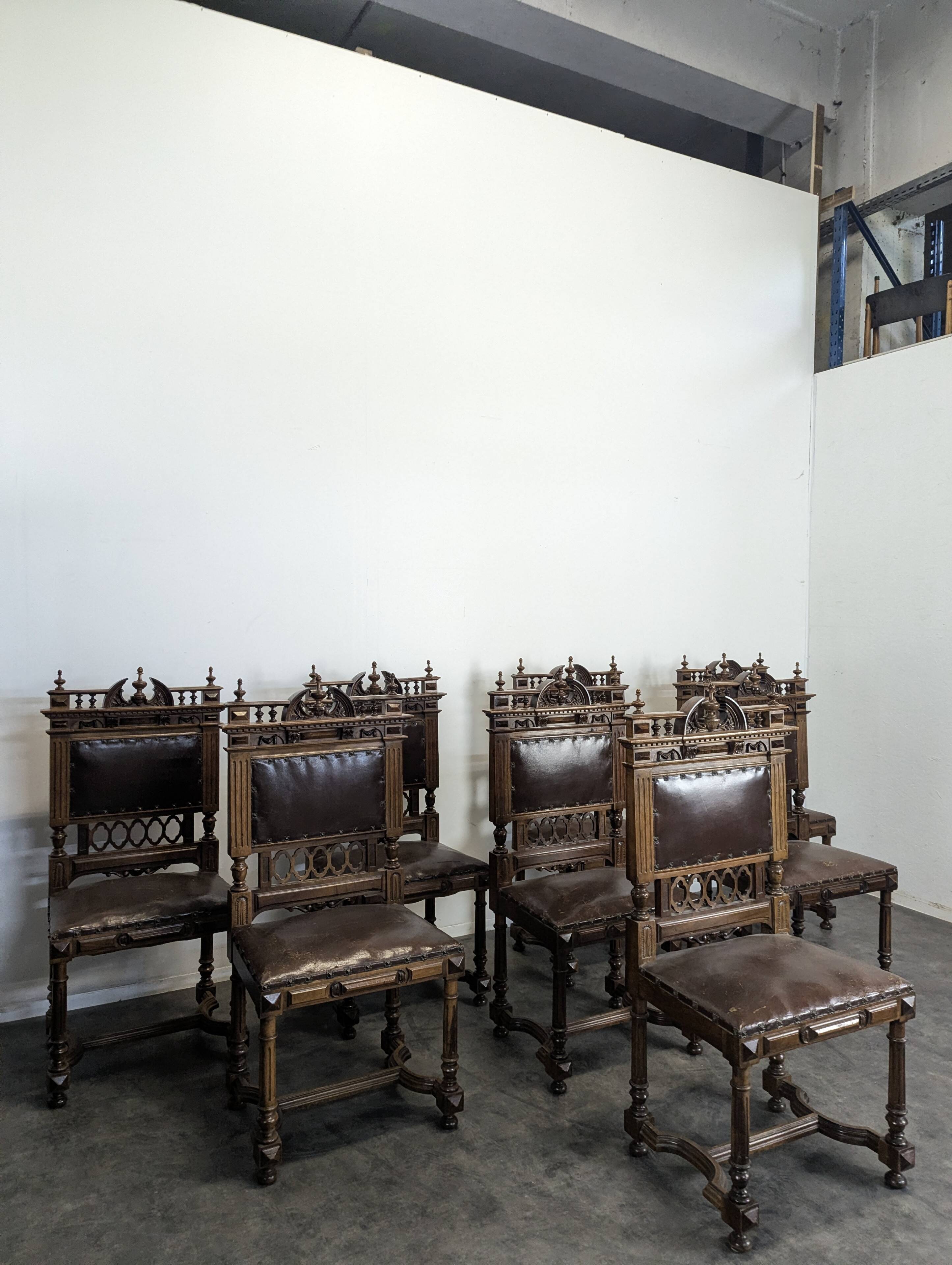 8 Renaissance-style chairs in solid walnut