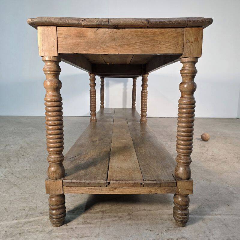 Beautiful 19th-century draper's table in oak with six fluted legs.