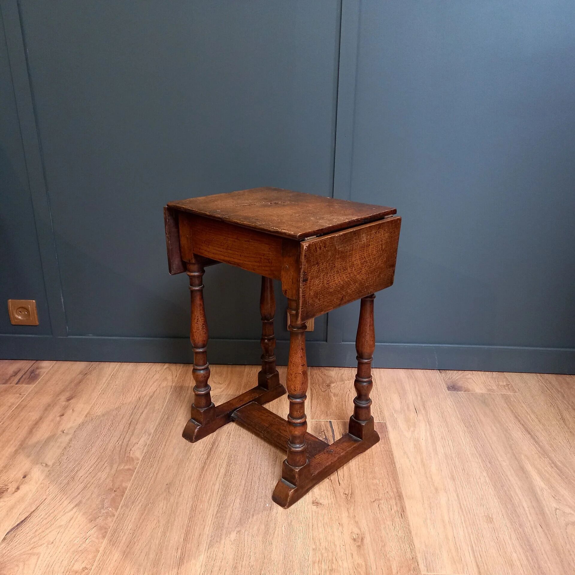 Tabouret à rabats du XVIIIe siècle