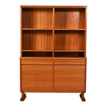 Libreria scandinava con sideboard e mensole a vista, anni 40/50