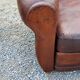 Paire de fauteuils club en cuir brun des années 30