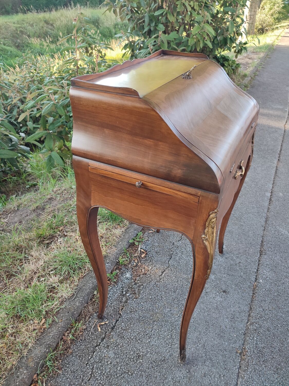 Slope office, speed bump secretary