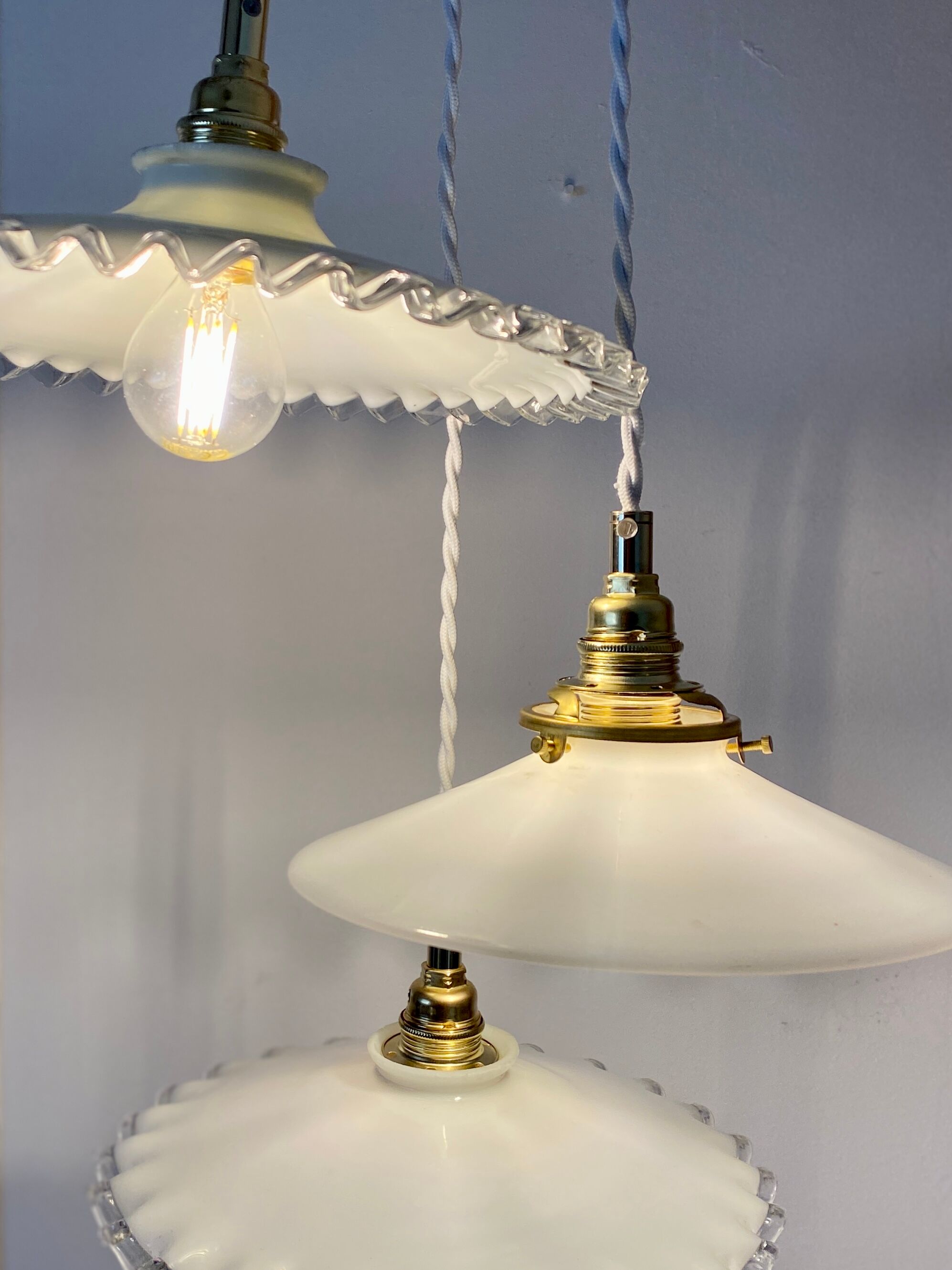Three-light cascading pendant lamp with vintage white opaline lampshade