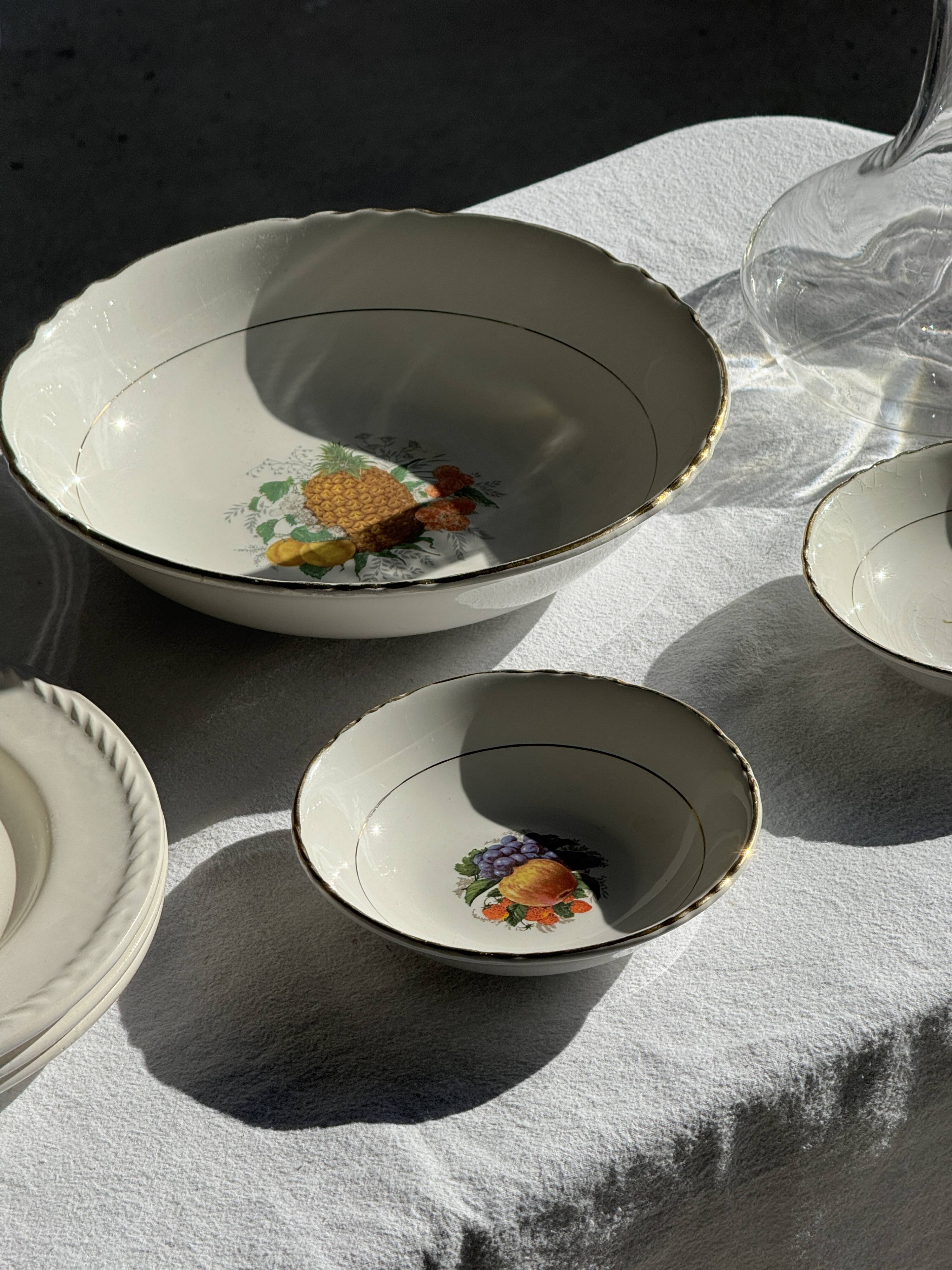 Vintage fruit salad service consisting of a bowl and 7 small dishes.
