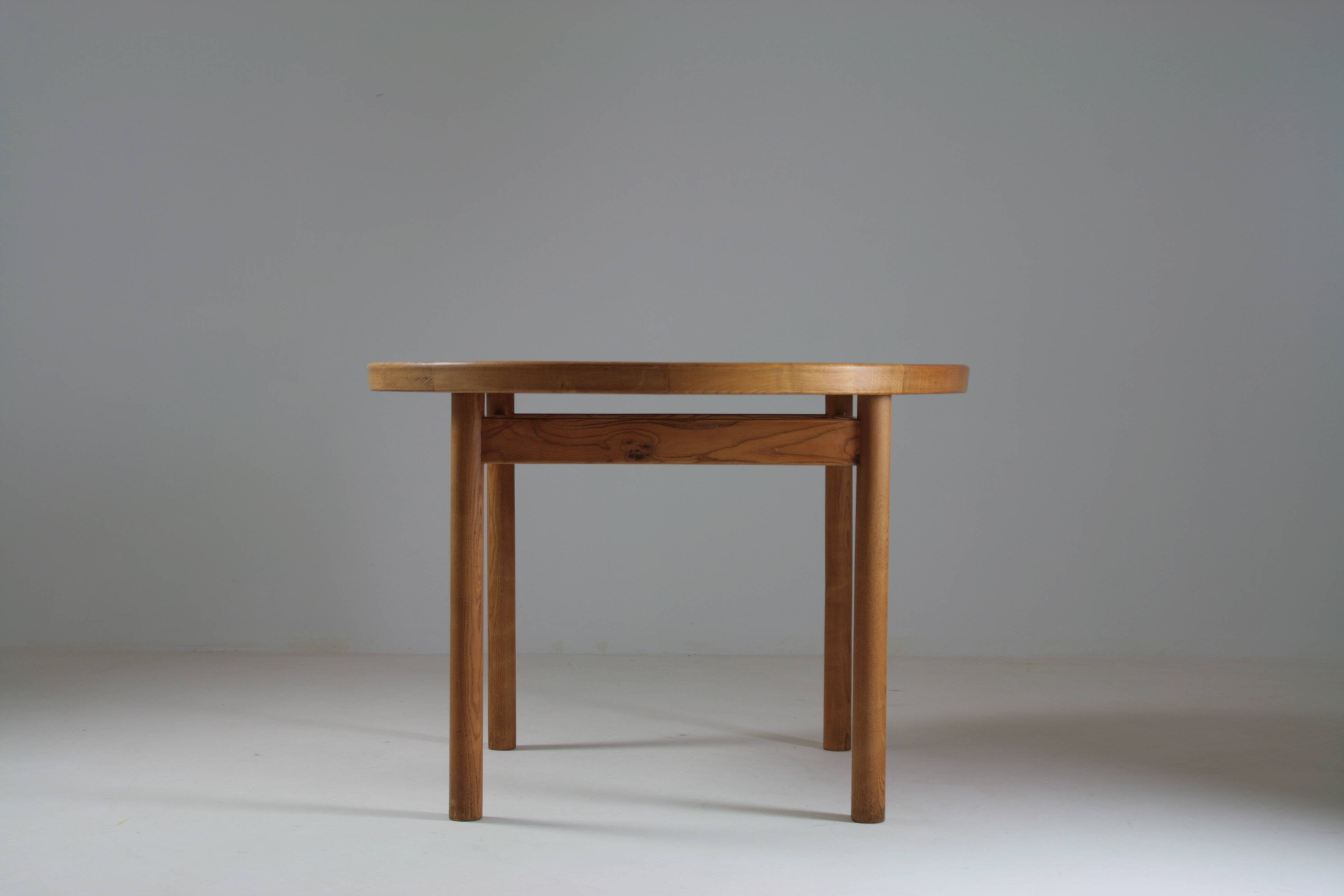 Round table model Dordogne by Robert Sentou, France
