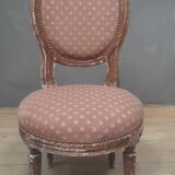 Chaise basse de style Louis XVI