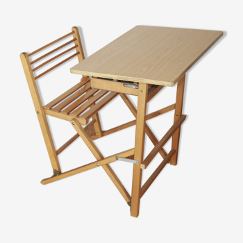 Folding child desk