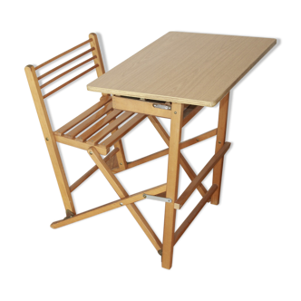 Folding child desk