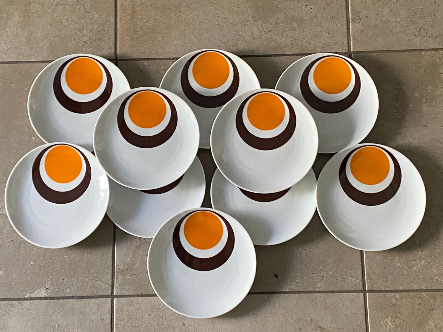 Set of 10 vintage plates