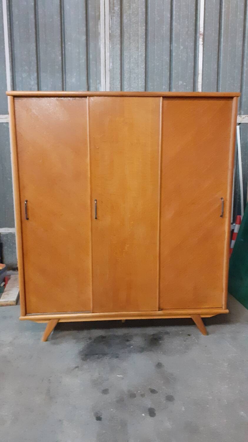 Compass feet cabinet