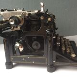 Old Underwood typewrite,r 1918