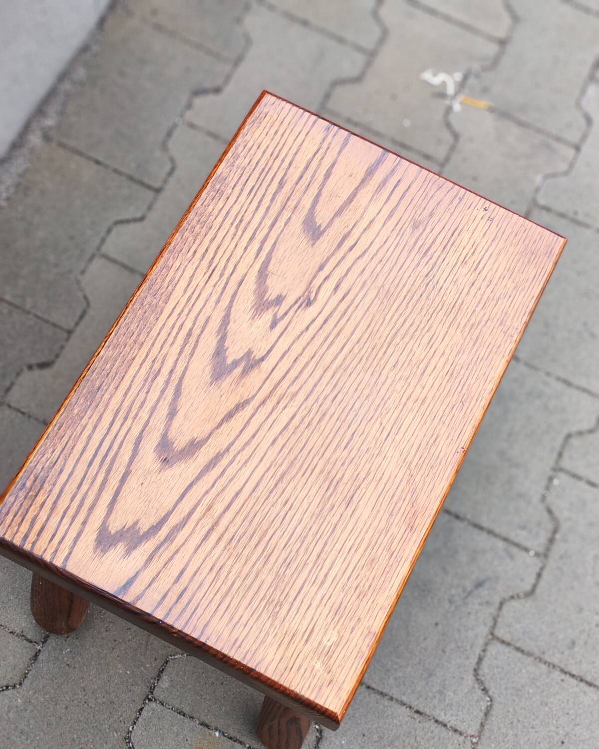 Tabouret bas en chêne 