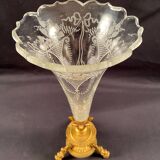 Cornet vase in gilded bronze and engraved crystal